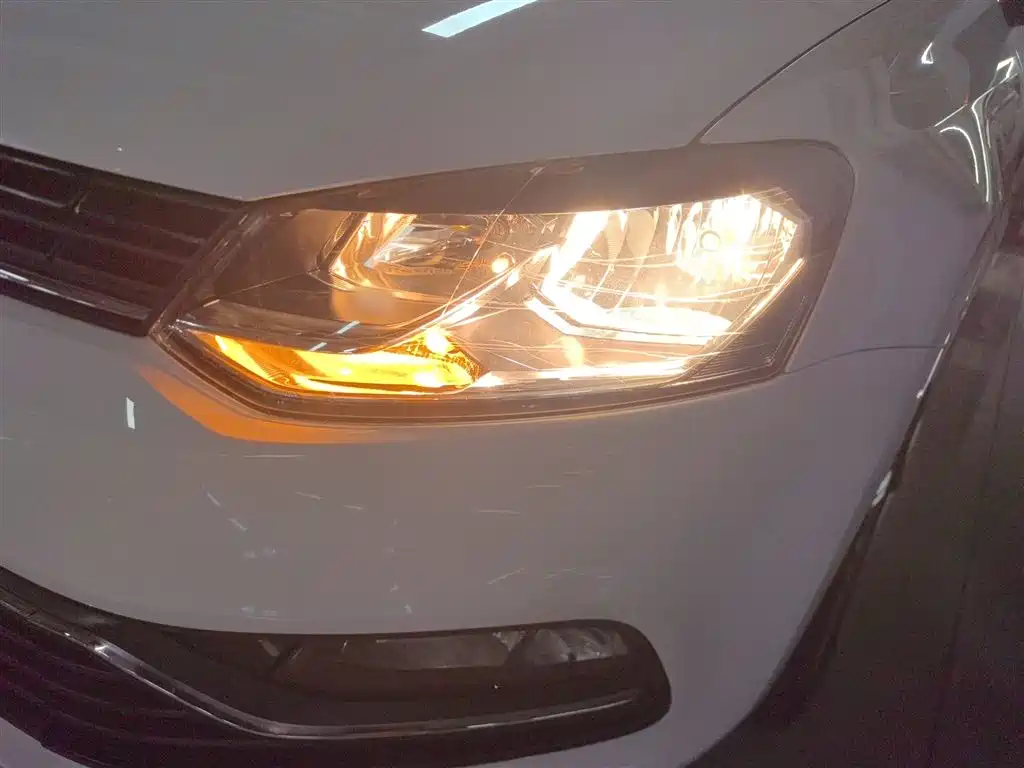 Volkswagen Polo 2015 — фото 18