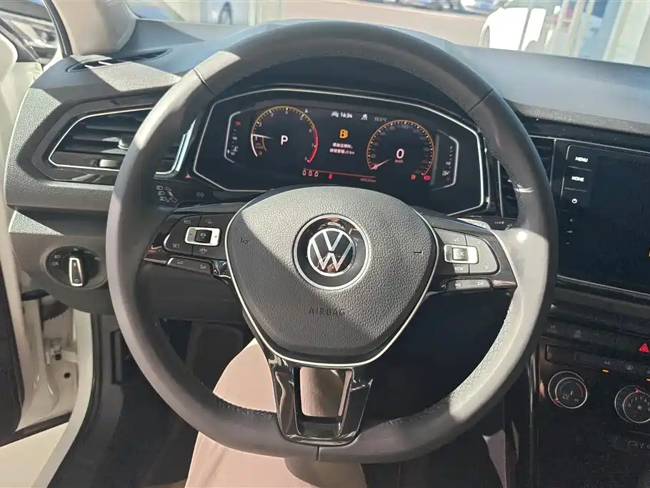 Volkswagen T-Roc 2021 — фото 15