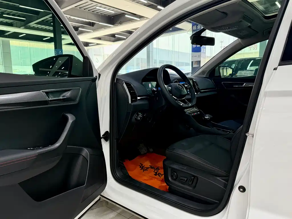 Skoda Karoq 2023 — фото 4