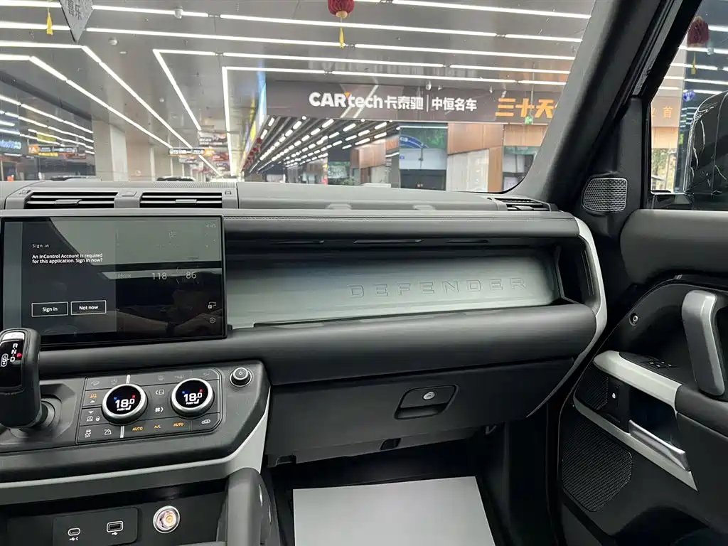 Land Rover Defender 2024 — фото 19