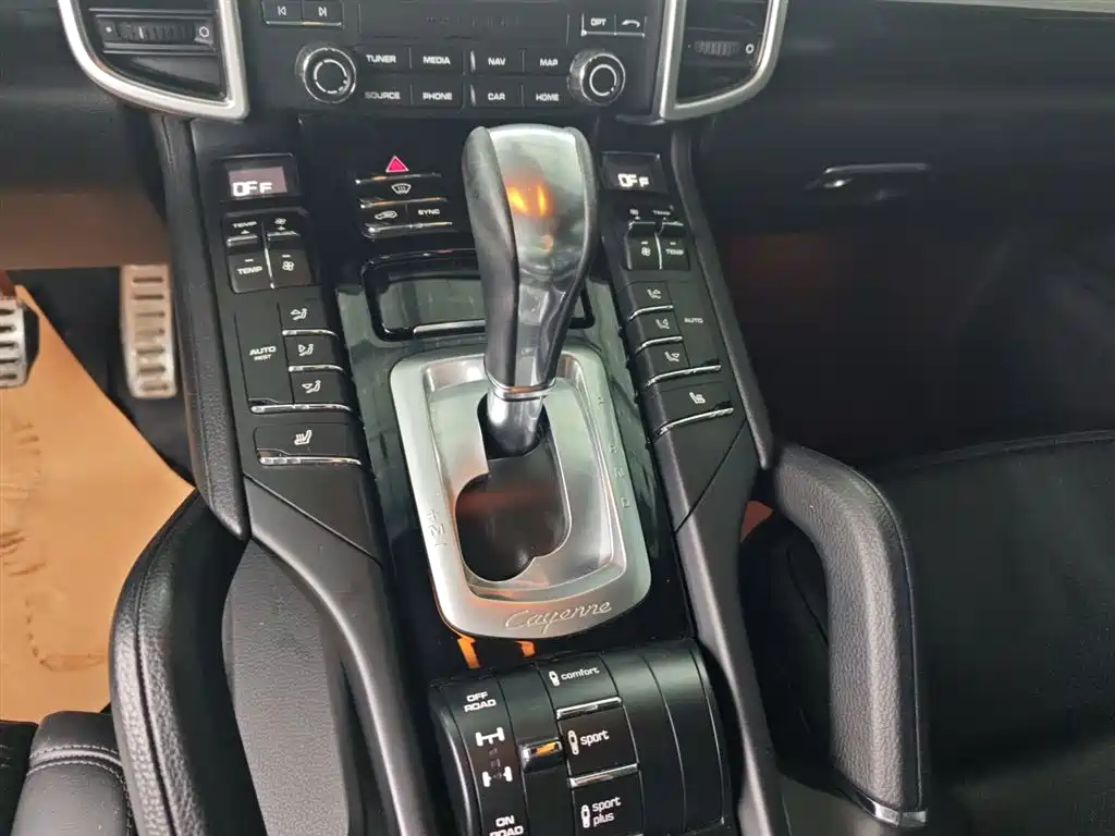 Porsche Cayenne 2017 — фото 14