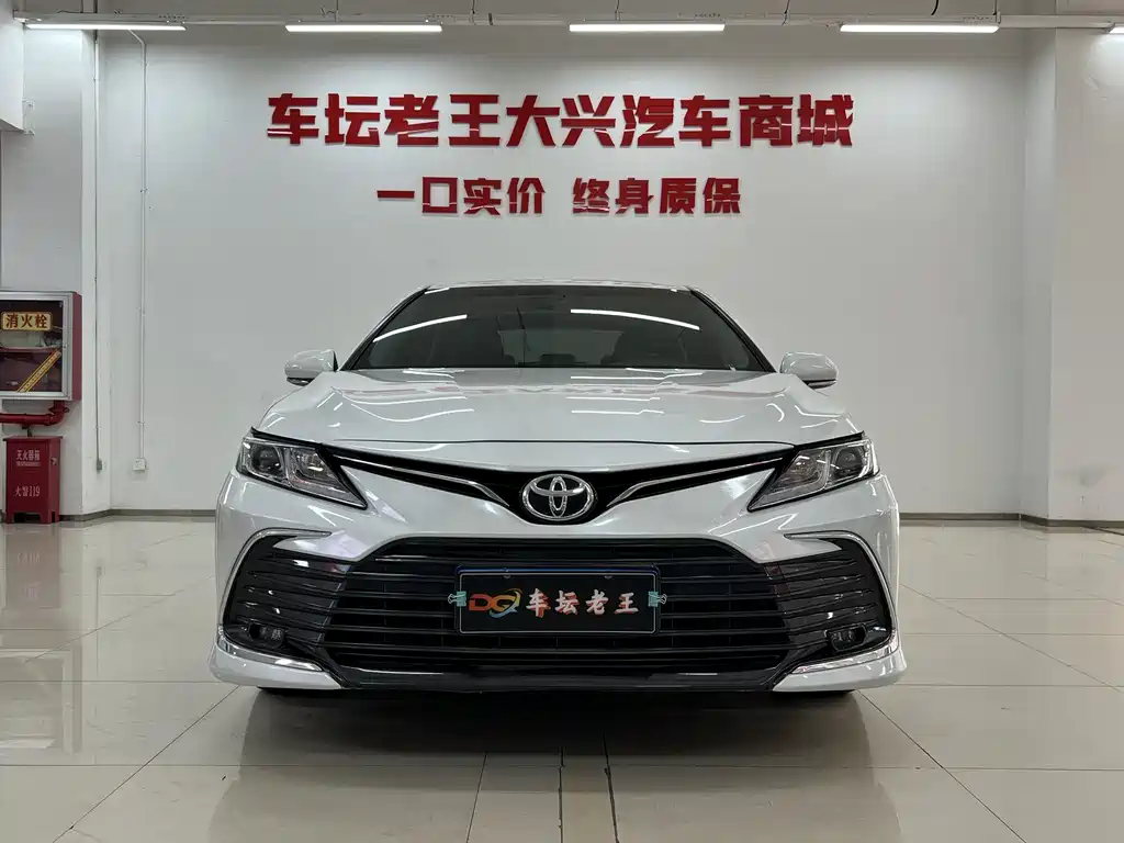 Toyota Camry 2024 — фото 2
