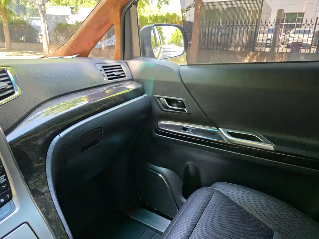 Toyota Alphard 2014 — фото 26