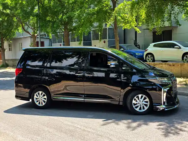 Toyota Alphard 2012