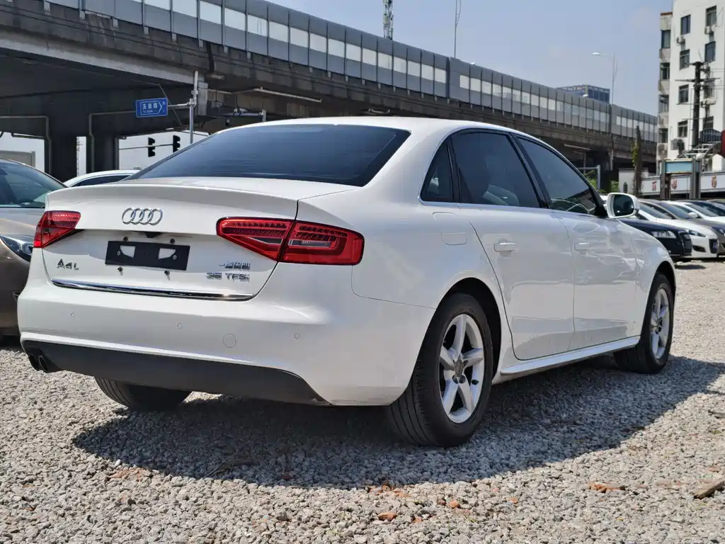 Audi A4L 2014 — фото 12