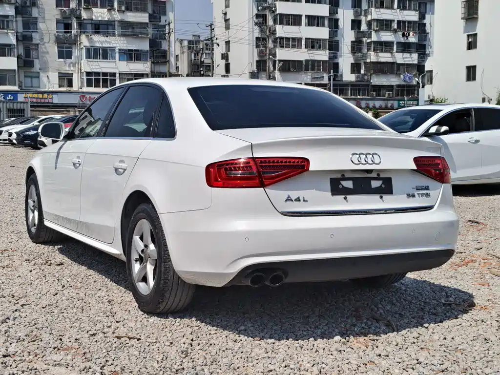 Audi A4L 2014 — фото 14