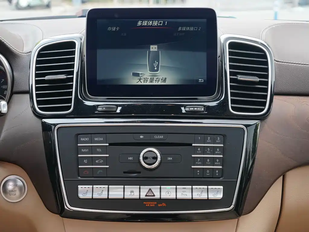 Mercedes-Benz GLS 2017 — фото 10