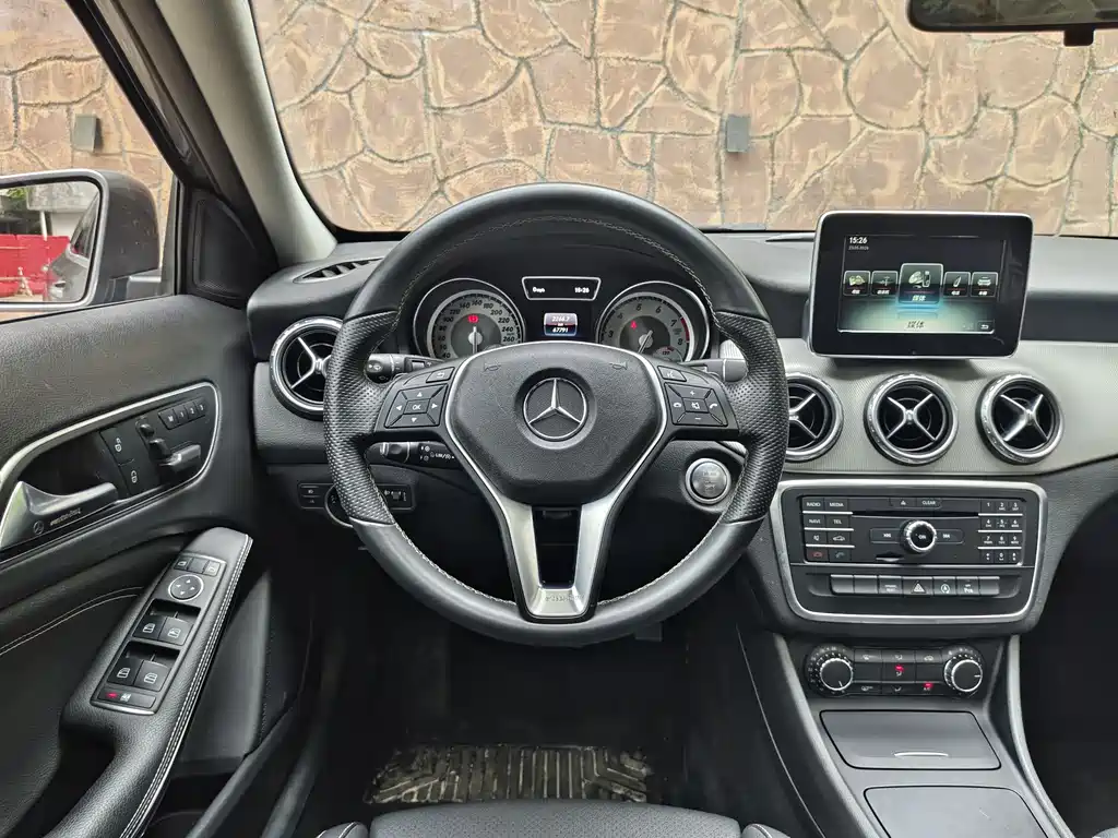 Mercedes-Benz GLA 2016 — фото 12