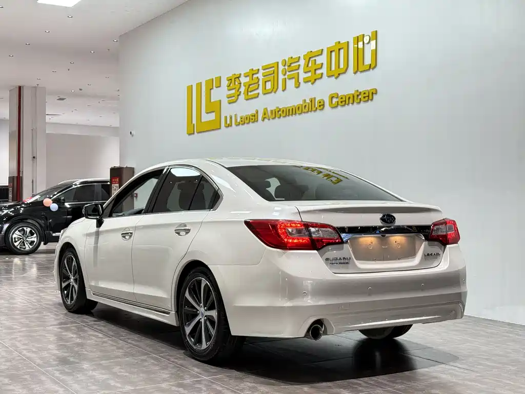 Subaru Legacy 2018 — фото 6