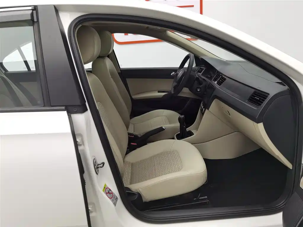 Skoda Rapid 2014 — фото 23