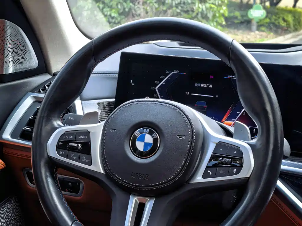 BMW X7 M60i 2023 — фото 8