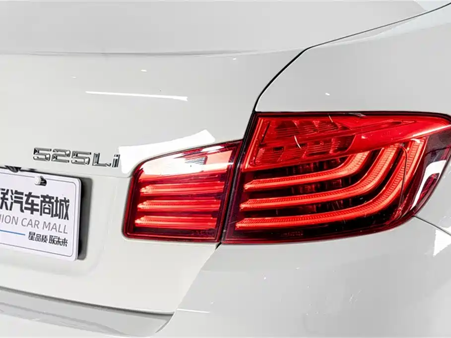 BMW 5 Series 2016 — фото 11