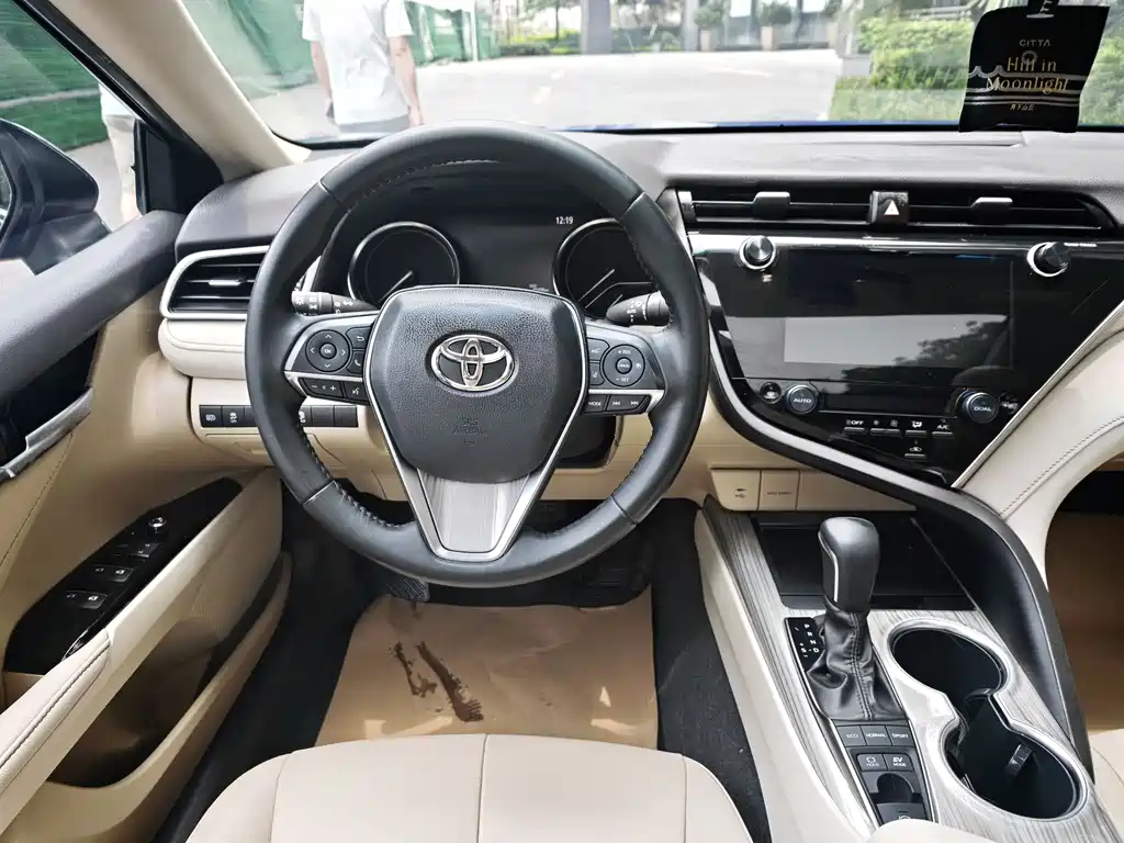Toyota Camry 2019 — фото 14