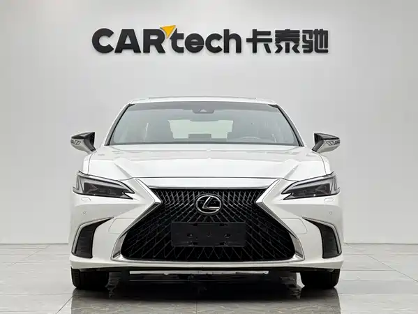 Lexus ES 2025