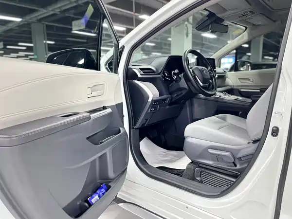 Toyota Granvia 2024