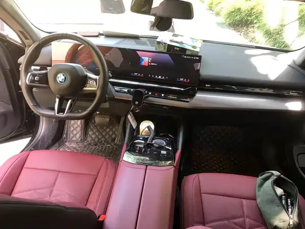 BMW i5 2025