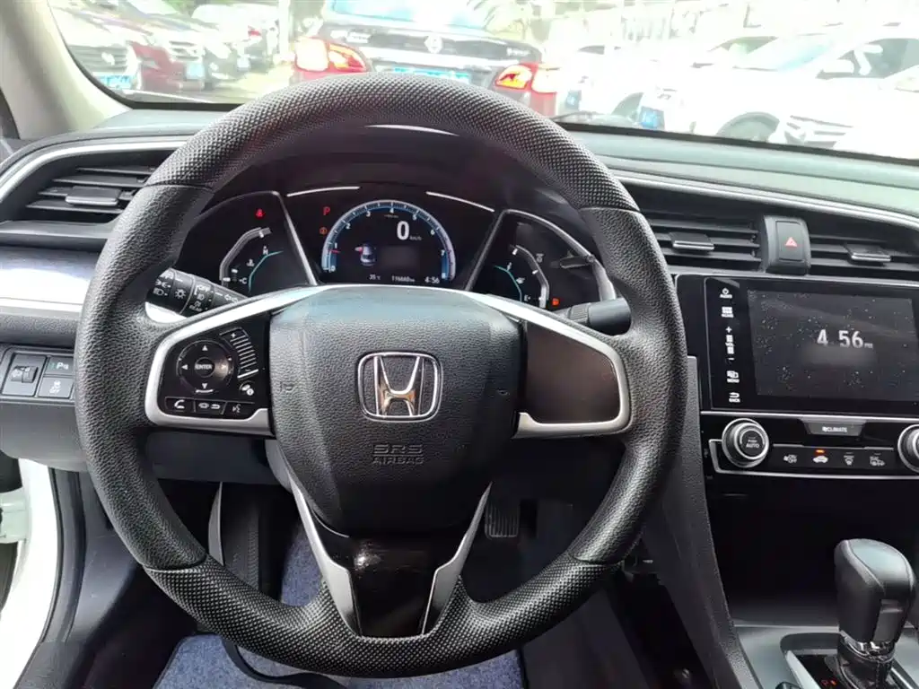 Honda Civic 2018 — фото 11