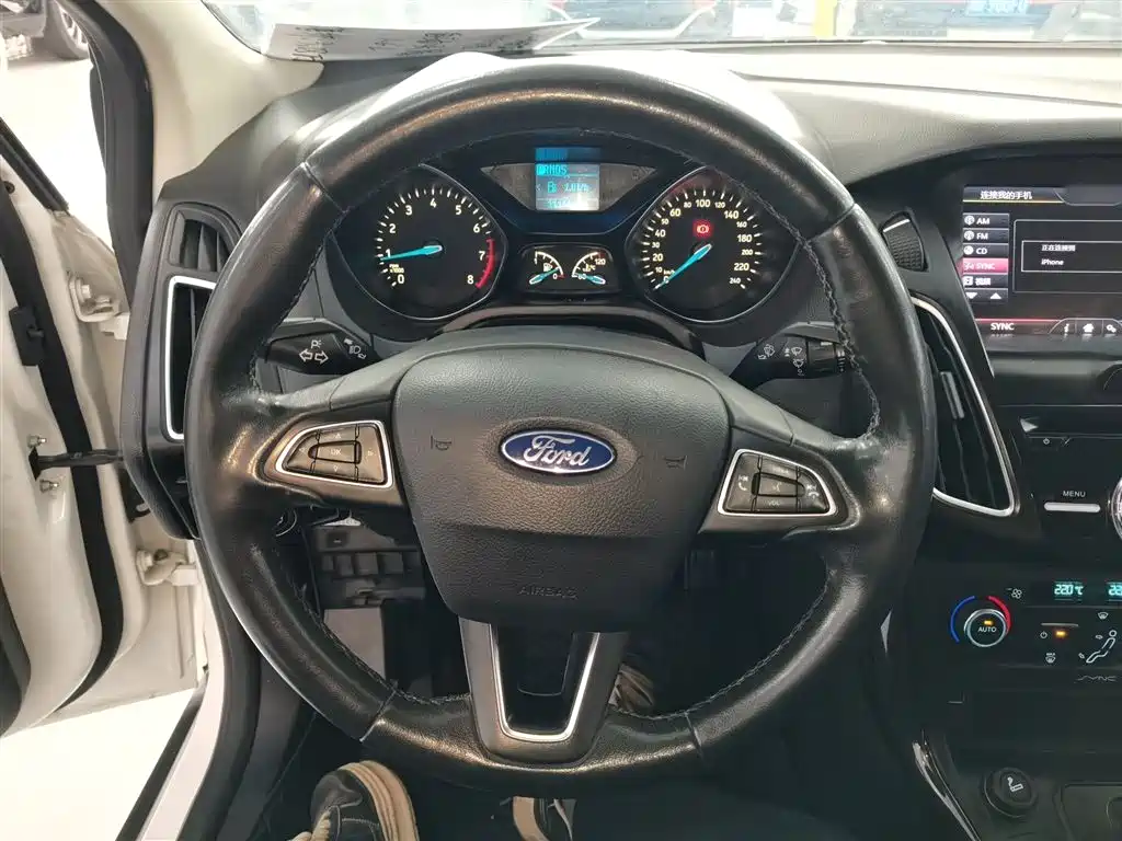 Ford Focus 2016 — фото 11