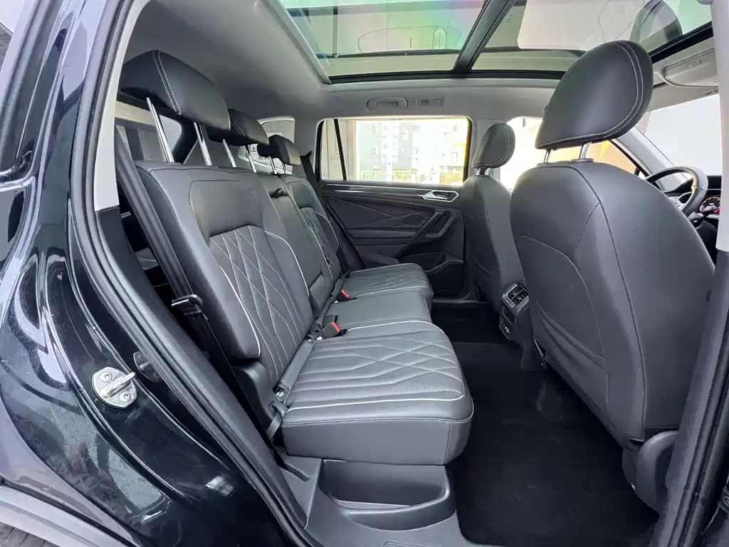 Volkswagen Tiguan L 2023 — фото 2