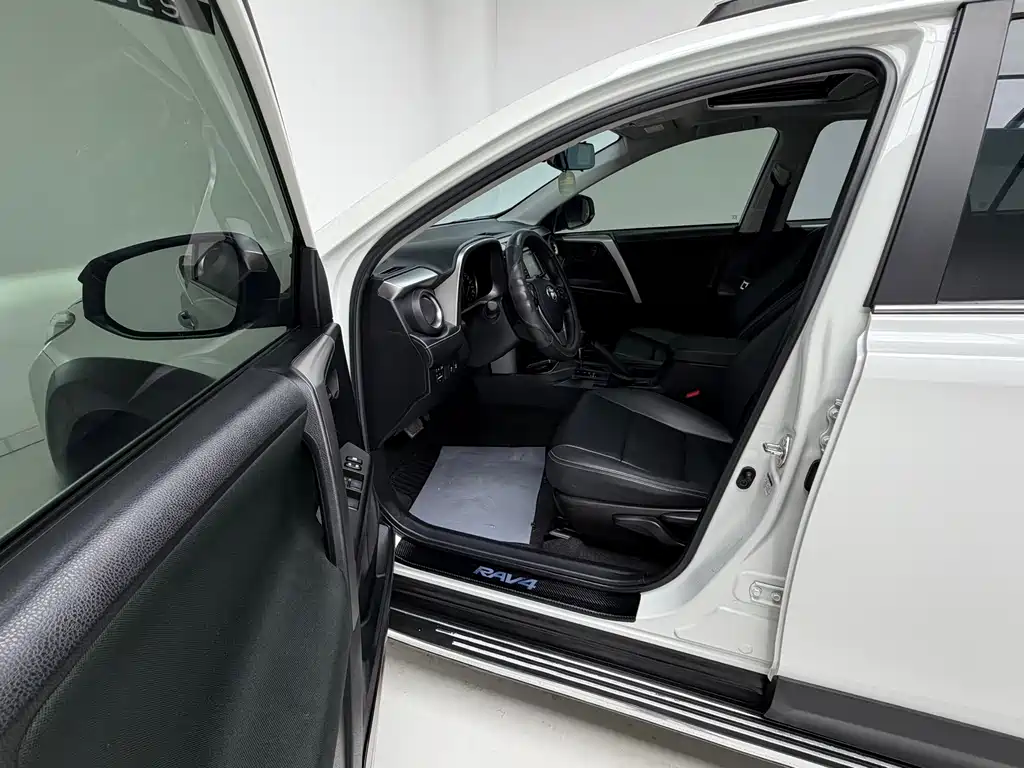 Toyota RAV4 2019 — фото 11