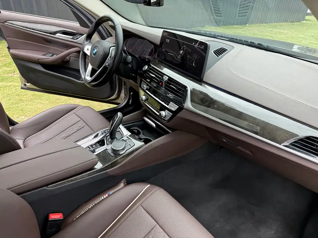 BMW 5 Series 2021 — фото 13