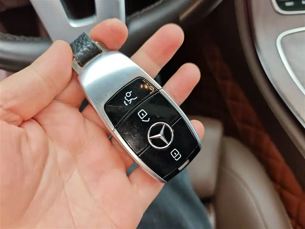 Mercedes-Benz E-Class 2020 — фото 9