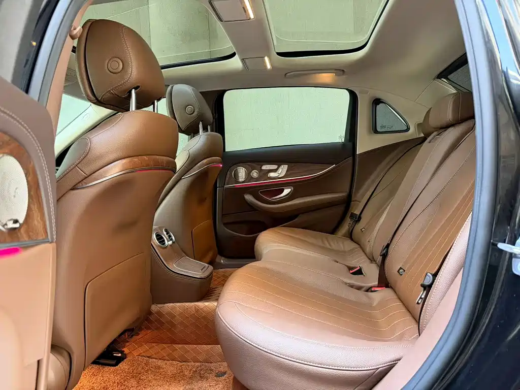 Mercedes-Benz E-Class 2023 — фото 8