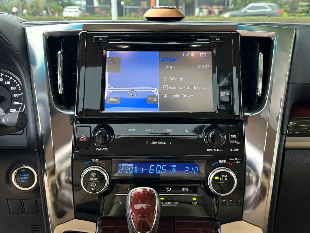 Toyota Alphard 2017 — фото 8
