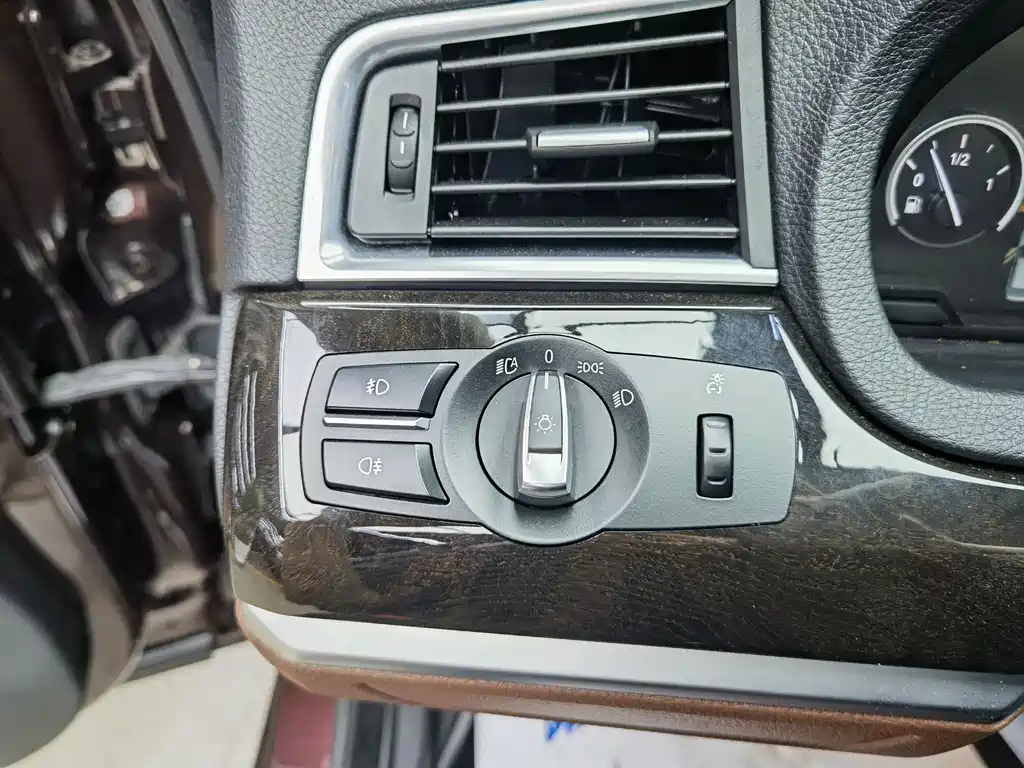 BMW 5 Series GT 2017 — фото 14
