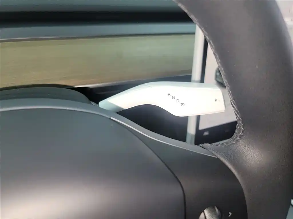 Tesla Model Y 2023 — фото 14