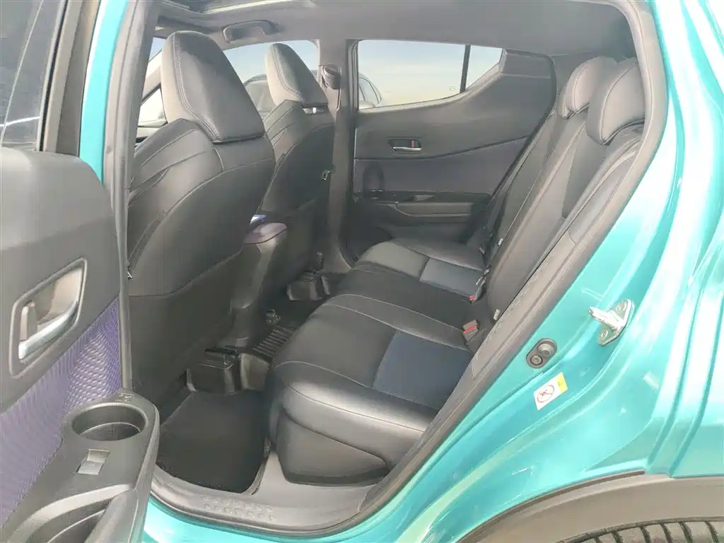 Toyota C-HR 2019 — фото 13