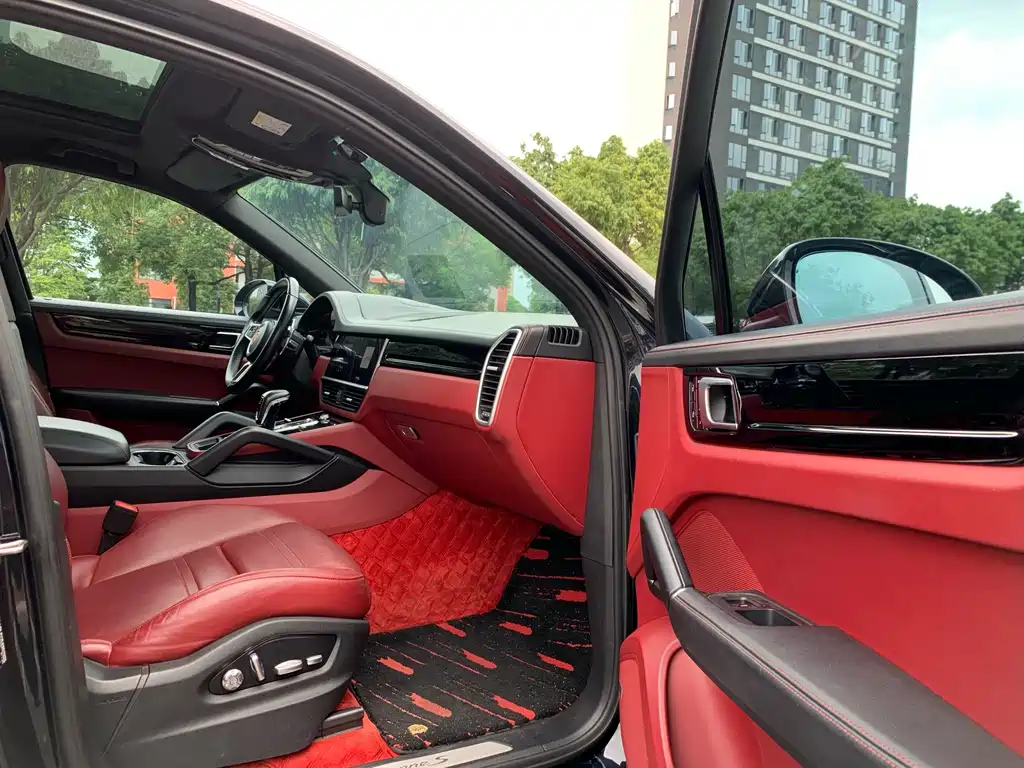 Porsche Cayenne 2019 — фото 16