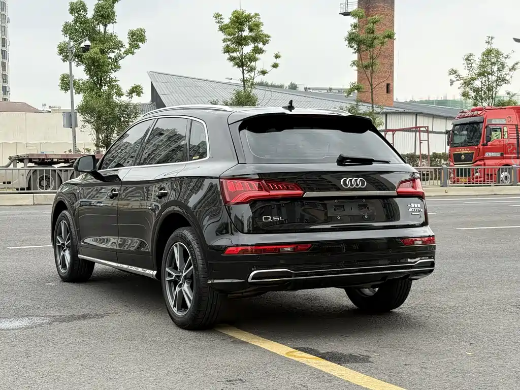 Audi Q5L 2019 — фото 6