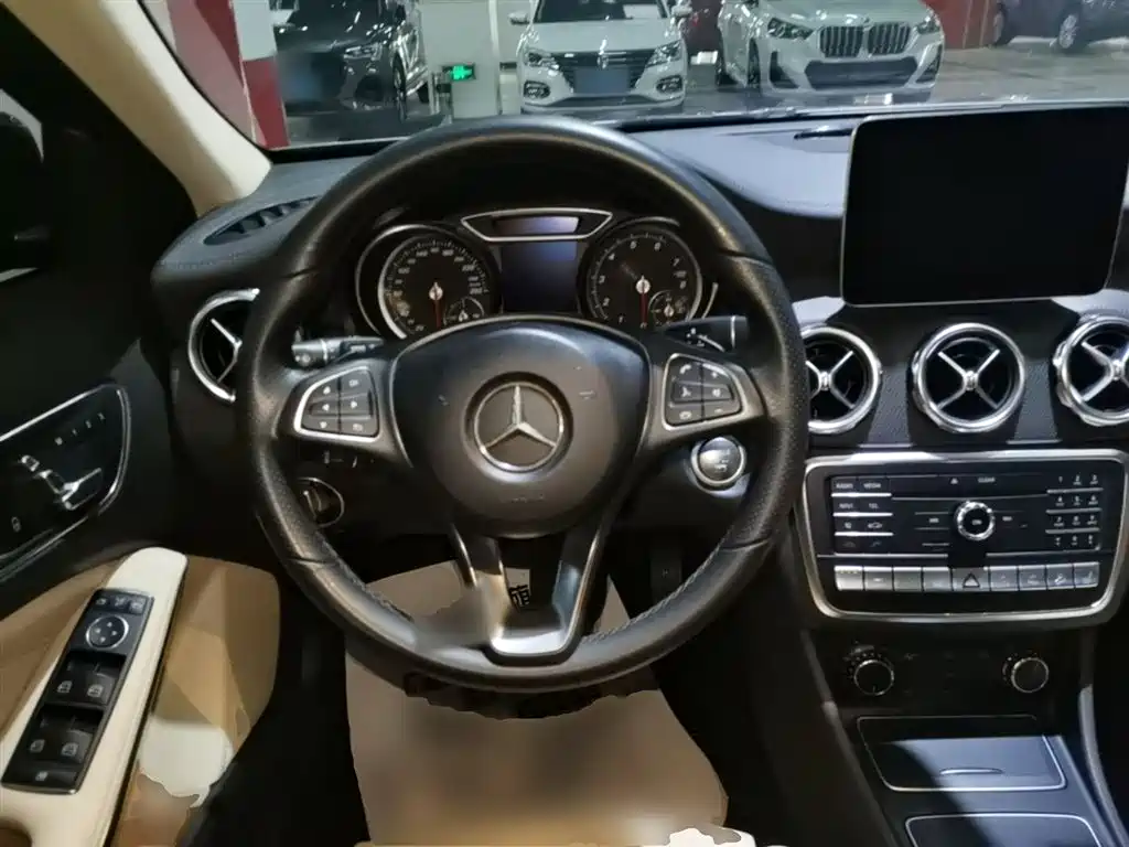 Mercedes-Benz GLA 2018 — фото 11