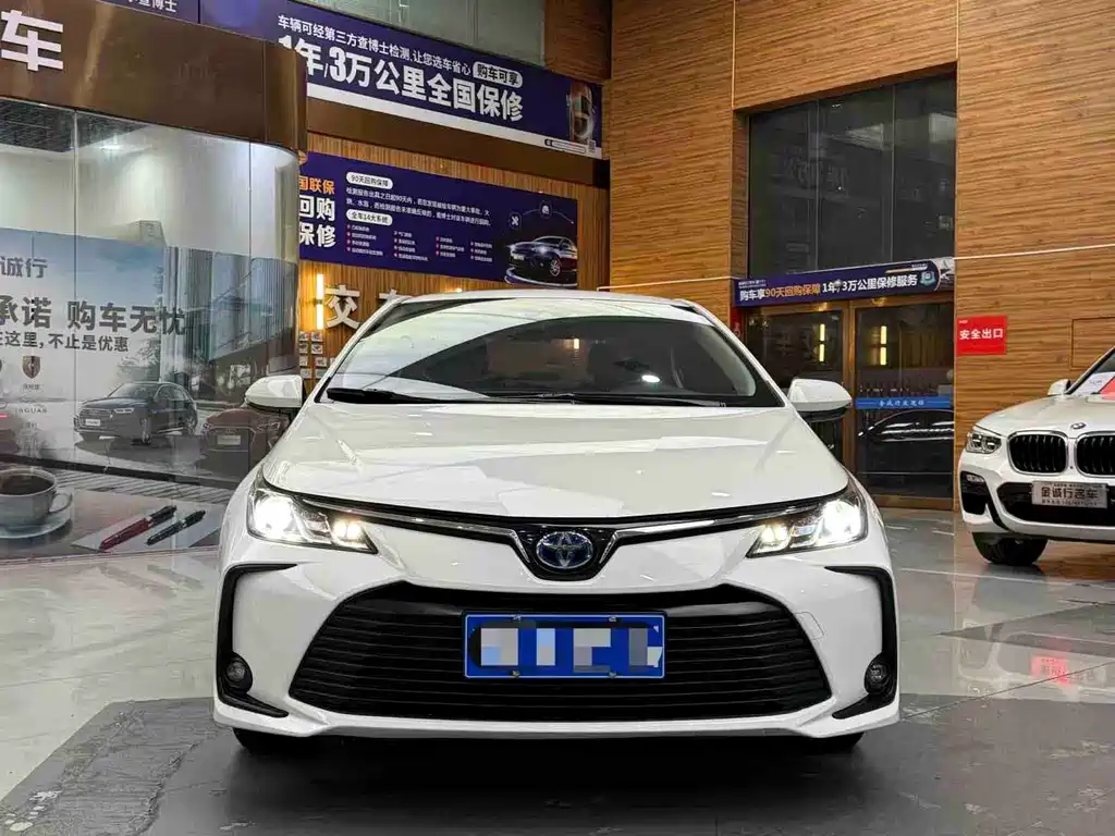 Toyota Corolla 2023 — фото 1