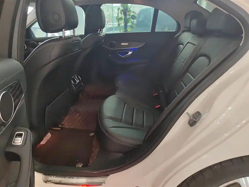 Mercedes-Benz C-Class 2019 — фото 17