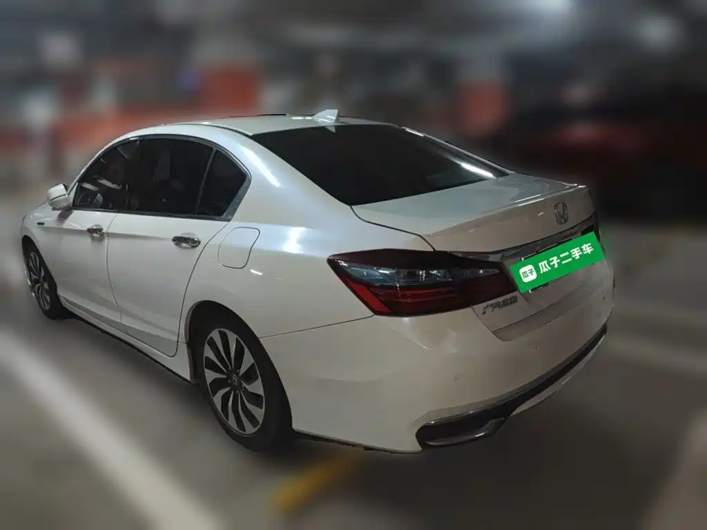 Honda Accord 2017 — фото 25