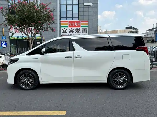 Toyota Alphard 2022