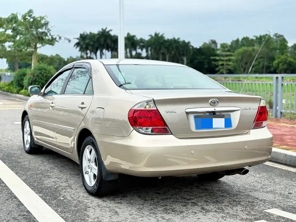 Toyota Camry 2004 — фото 3
