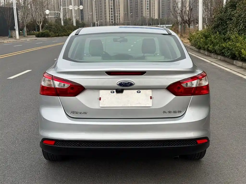 Ford Focus 2014 — фото 13