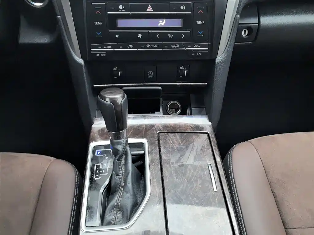 Toyota Camry 2017 — фото 13