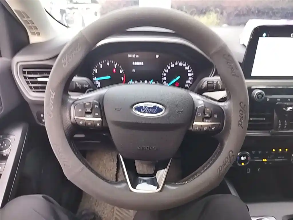 Ford Focus 2020 — фото 11