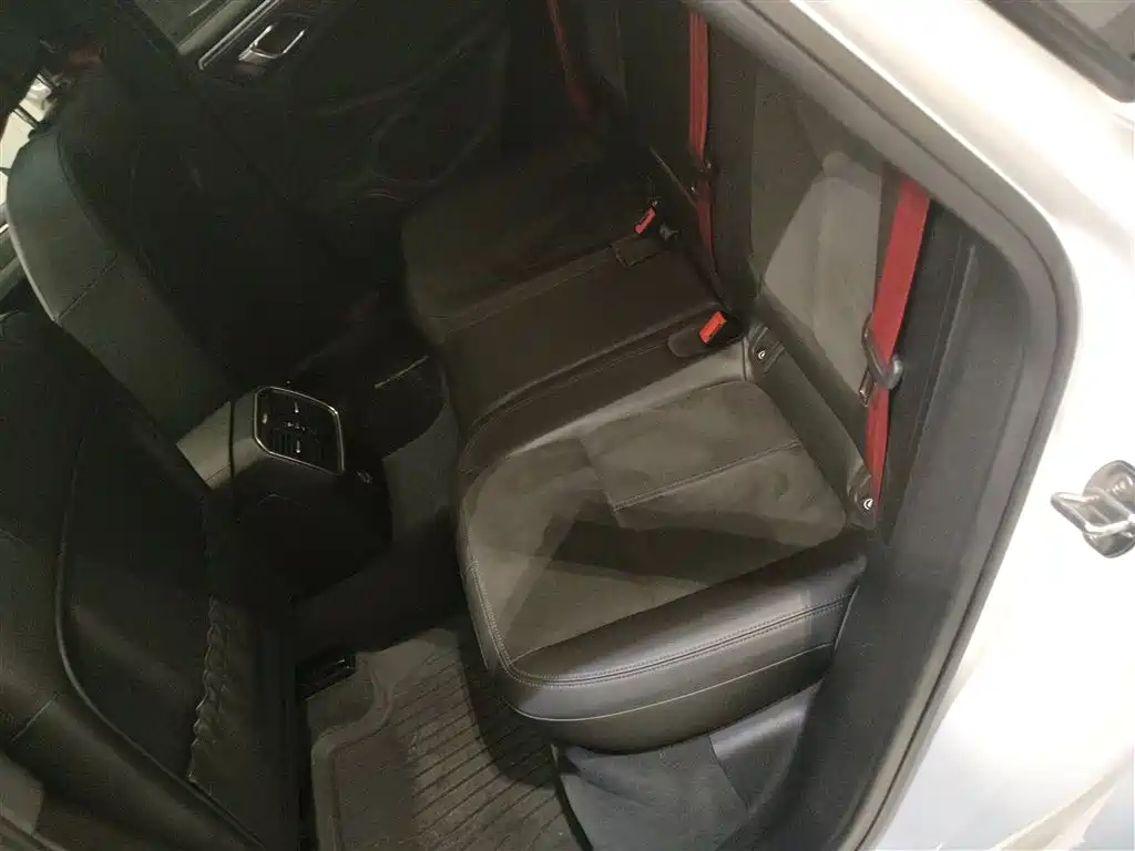 Porsche Macan 2018 — фото 14