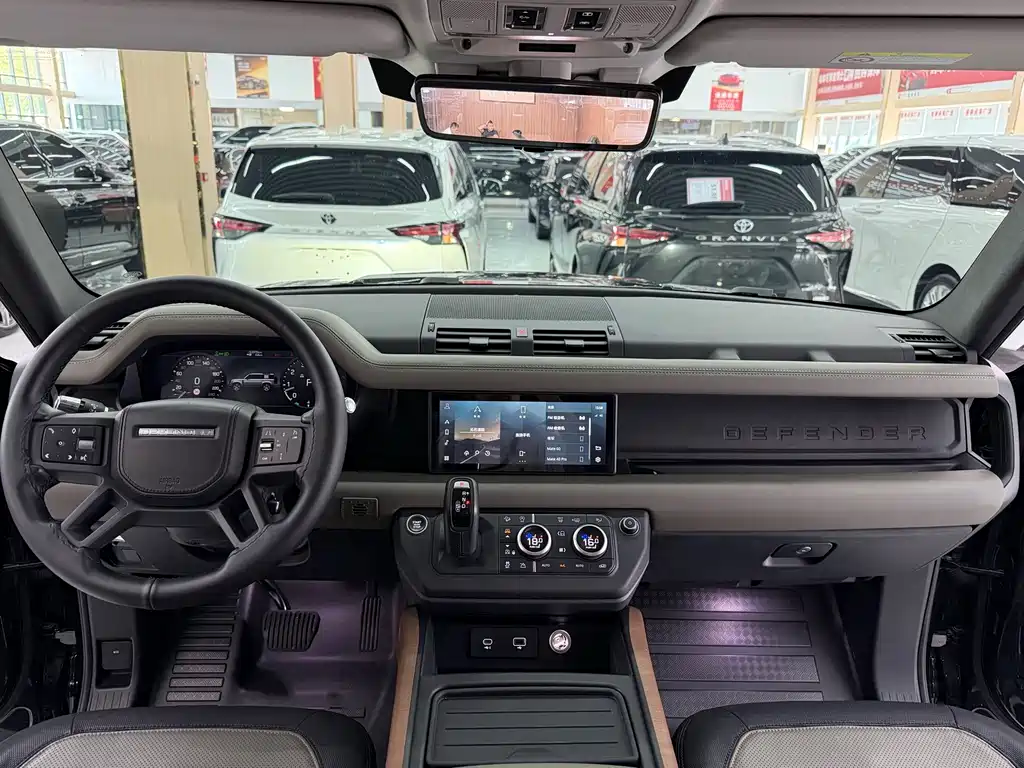 Land Rover Defender 2021 — фото 11