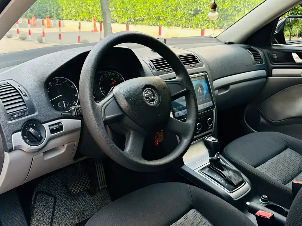 Skoda Octavia 2014 — фото 10