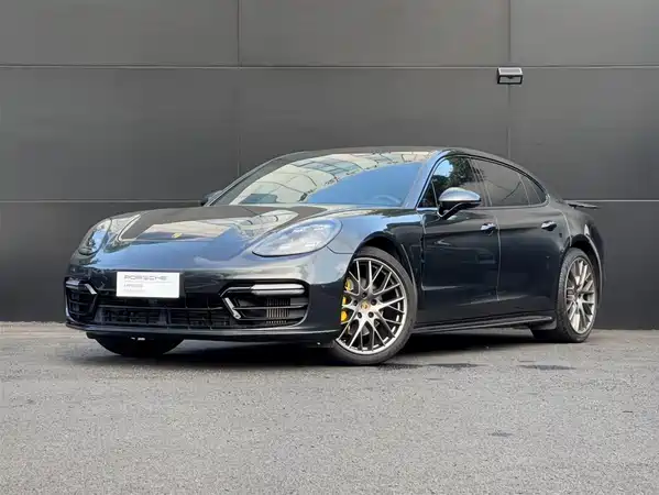 Porsche Panamera 2021