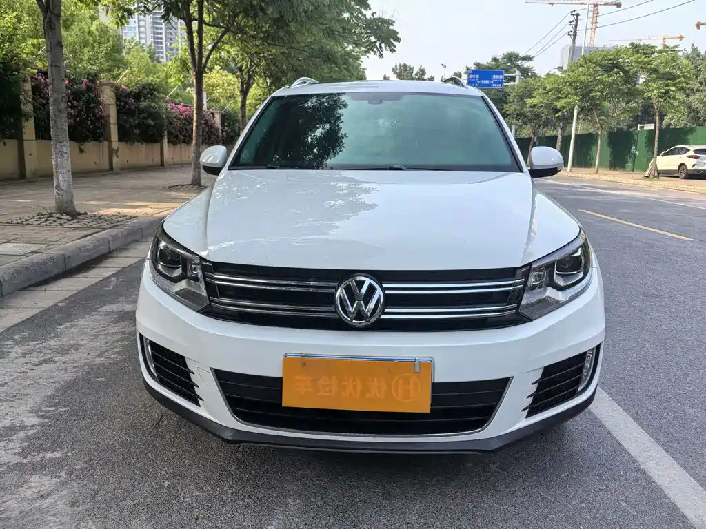 Volkswagen Tiguan 2015 — фото 1