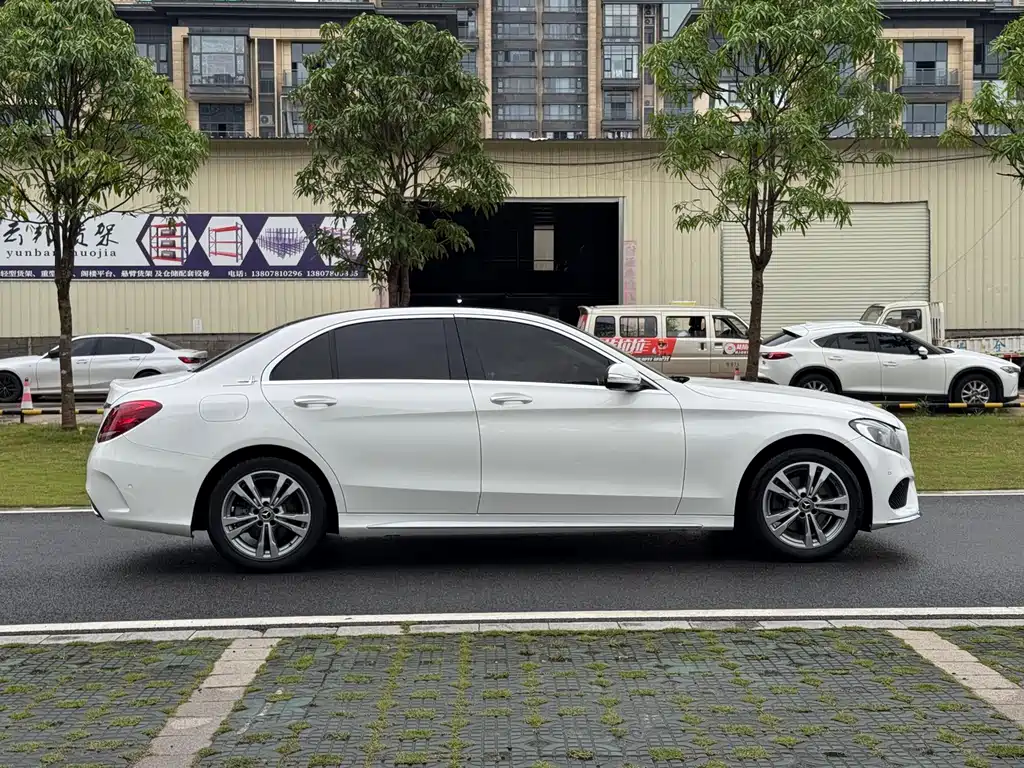 Mercedes-Benz C-Class 2017 — фото 26