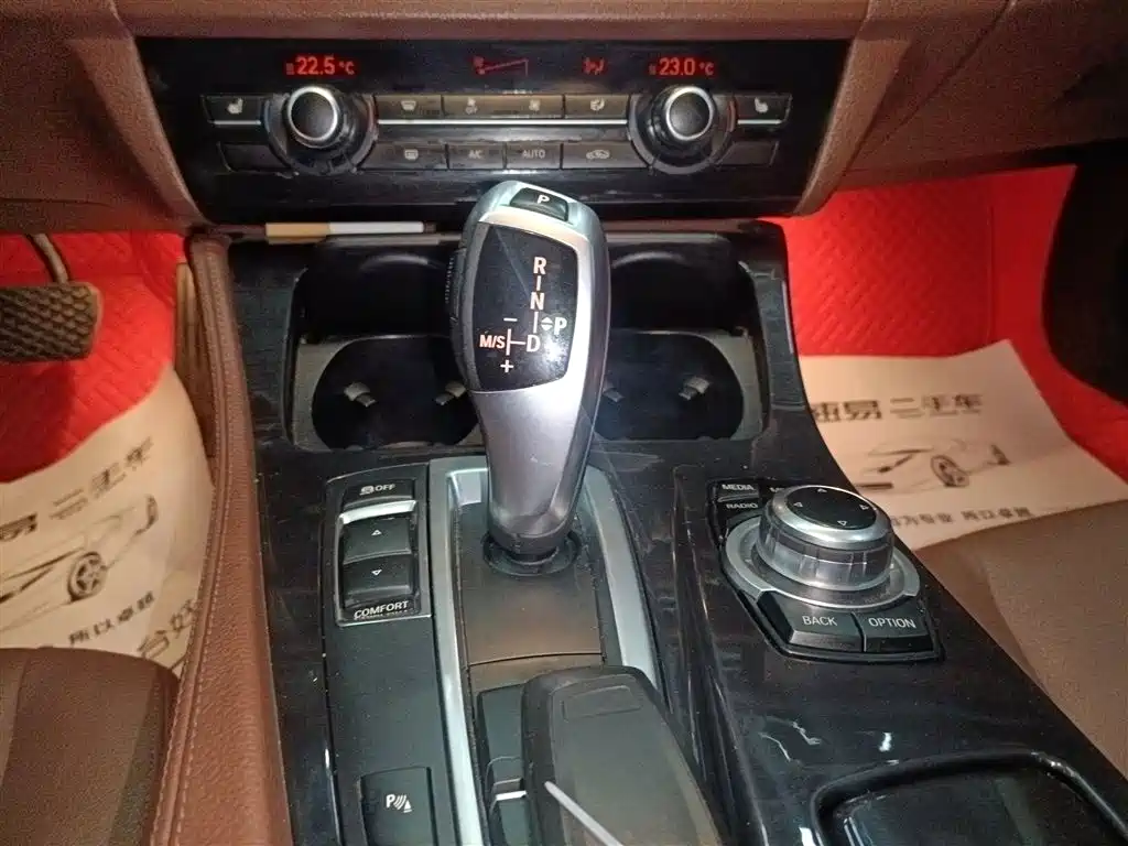 BMW 5 Series 2017 — фото 14