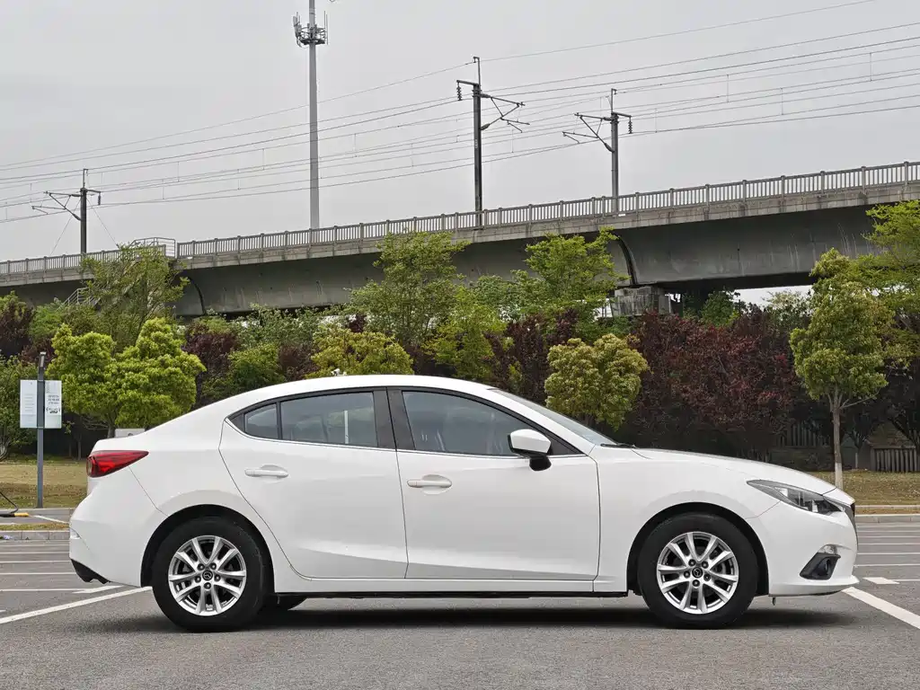 Mazda 3 Axela 2016 — фото 8